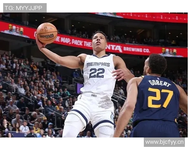 戈贝尔表现惊艳超高效两双数据14分12板1助2帽助球队获胜