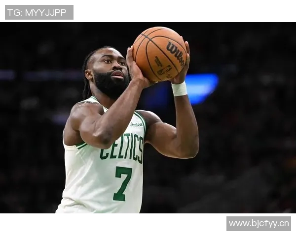 NBA新赛季小前锋评选结果揭晓杰伦布朗荣膺最佳称号