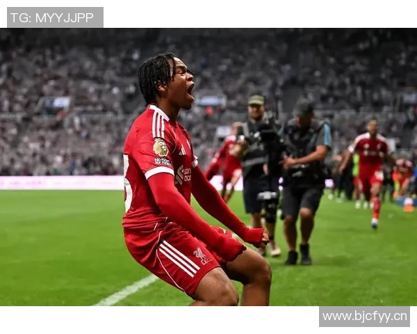 古斯托回忆：贝尔球衣陪伴我首秀对决利物浦的难忘时刻